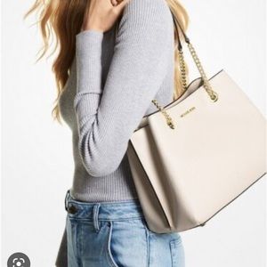 Gorgeous white and gold Michaels Kors Teagan Lg Pebbled Leather Bag